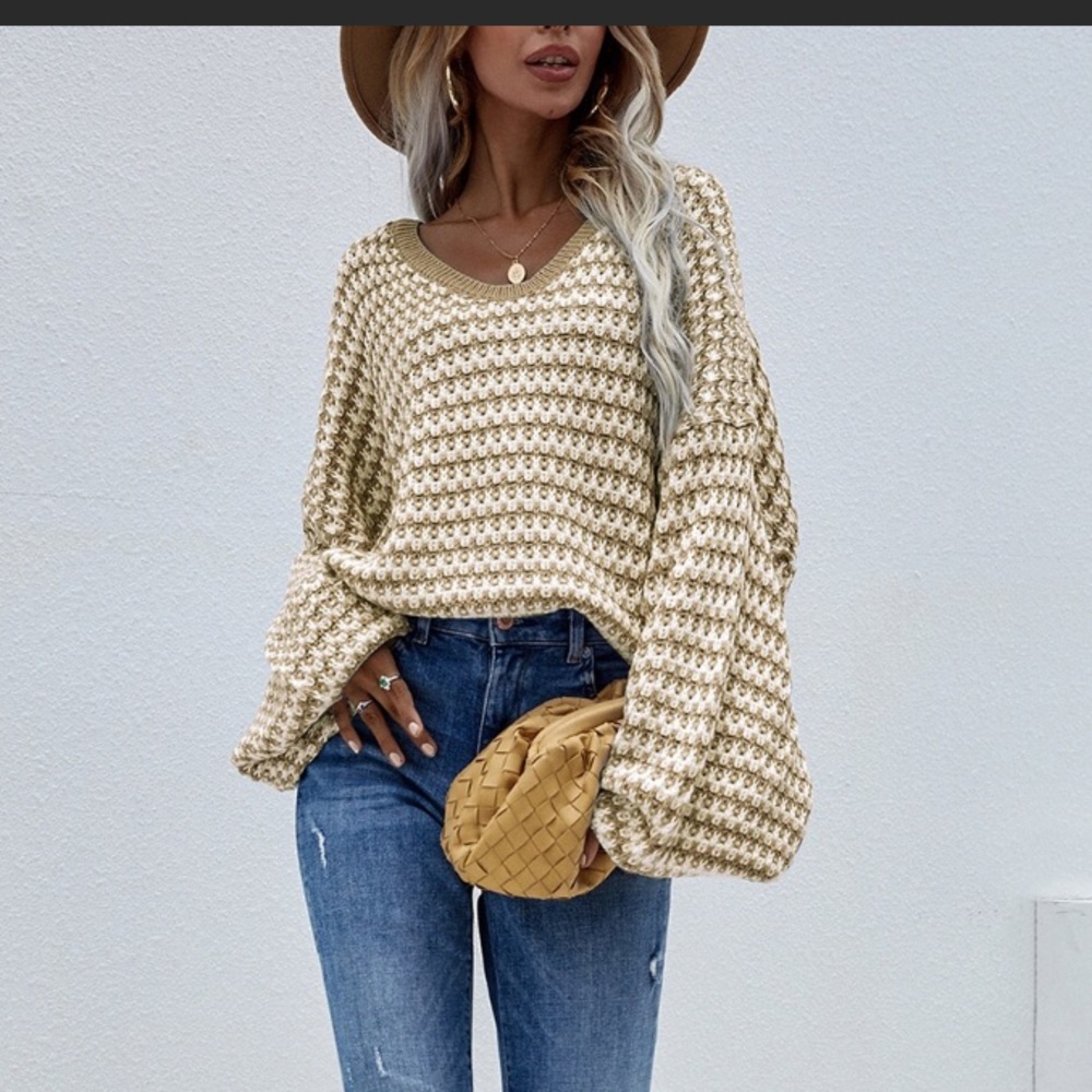 Earth toned oversized sweater. - Picture 3 of 7